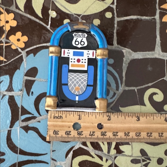 APPLE TREE DESIGNS “Route 66” Jukebox Salt & Pepper Set - Picture 8 of 10